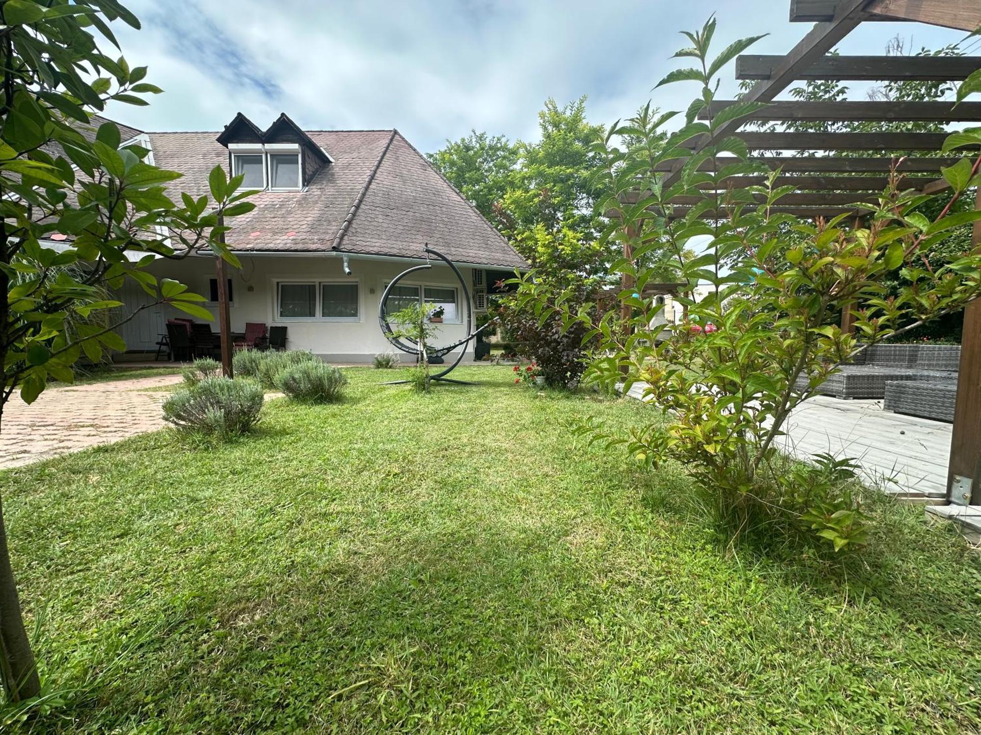 Levendulakert Siofok Apartmanhaz Ngoại thất bức ảnh